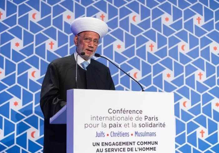 Le Mufti du Liban cheikh Abdelafif Dériane lors du Congrès Paris Solidarité Paix ; sachant que le Liban est le pays au monde qui a la plus grande diversité religieuse avec près de 18 communautés.
