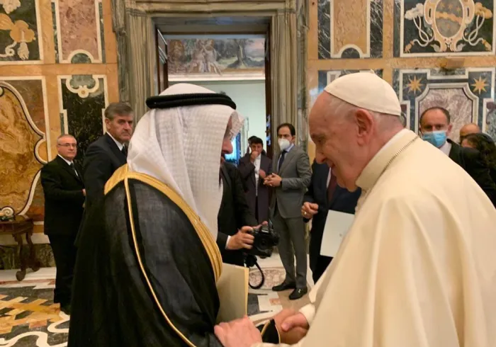 سیکرٹری جنرل شیخ ڈاکٹر محمد العیسی کی جانب سےڈاکٹر عبد العزیز سرحان”تعلیم کے عالمی معاہدہ کے لئے مذاہب کی دعوت“کانفرنس میں شریک ہیں