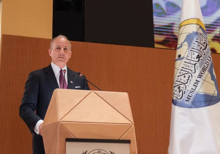 L’envoyé spécial américain durant la session « La déclaration de Genève » tenu par la LigueIslamiqueMondiale aux NationsUnies: «Les juifs et les chrétiens jouissaient de droits sans précédent sous l’autorité islamique ».