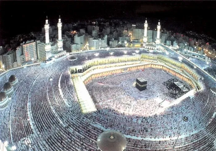 انی پاتی ہے کہ:(مملکت  سعودی عرب نے، قدسیتِ مکان اور اپنی ذمہ داری کی مکمل ادائیگی سے عالم اسلام کا مکمل مفہوم کے ساتھ اعلی مرجع ہونے کا اعزاز حاصل کیاہے)