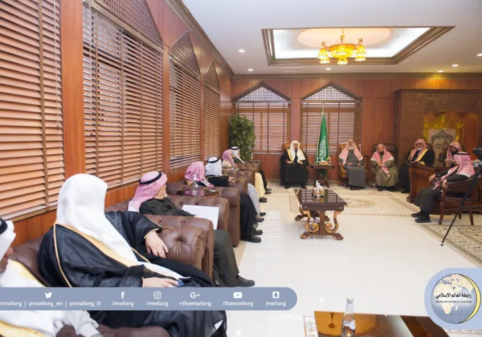 Le Grand Moufti du Royaume accueillant ce matin le SG et des hauts responsables de la Ligue venus pour profiter de ses sages recommandations