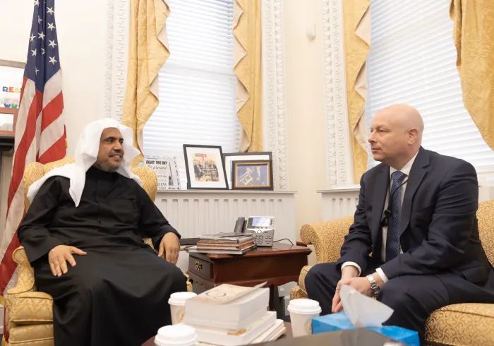 Le D.Mohammad Alissa a rencontré à la Maison Blanche américaine le conseiller M. Jissone Rarinablate pour traiter avec lui d’un certain nombre de sujets concernant l’extrémisme les relations entre les adeptes des religions et cultures.