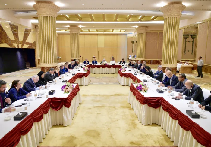 شیخ ڈاکٹر محمد العیسی نے ریاض میں وزراء اور اساتذہ پر مشتمل ایک اعلی فرانسیسی وفد سے ملاقات کی