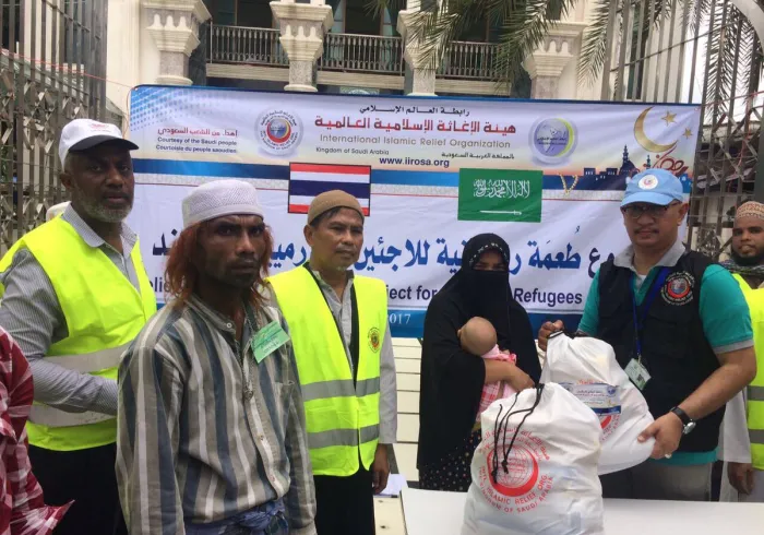 La Ligue Islamique Mondiale distribuent des paniers alimentaires aux musulmans Rohingya de Birmanie