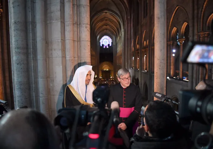 La plus grande cathédrale d'Europe, Notre-Dame de Paris, reçoit le Secrétaire Général de la LIM