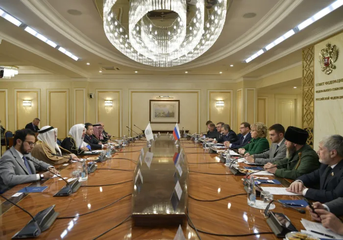 La Présidente du Parlement russe Mme Valentina Matviyenko recevant le D. Mohammad Alissa à Moscou :«Le congrès de la Ligue en Russie est historique de par sa dimension et son contenu »