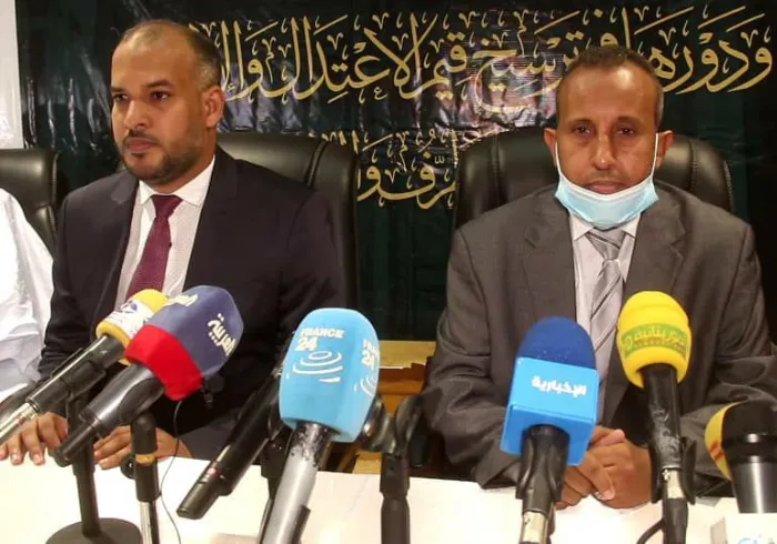 Nouakchott reçoit un symposium sur l’étude scientifique et idéologique de la Charte Mecque sur la modération, la fraternité et la lutte contre le terrorisme avec la participation de responsables politiques religieux et académiques