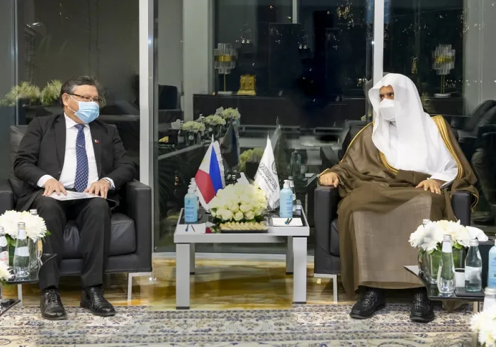 عزت مآب شیخ ڈاکٹر محمد العیسی نے اپنے آفس میں مملکت سعودی عرب میں جمہوریہ فلپائن کے سفیر جناب عدنان الونٹو سے ملاقات کی