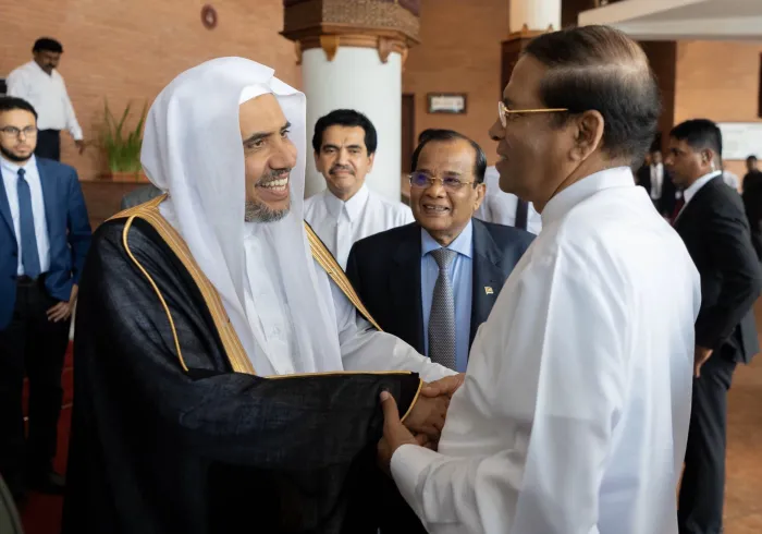 سری لنکا کے صدر محترم  نے عزت مآب شیخ ڈاکٹر محمد العیسی سے بات چیت کرتے ہوئے مذہبی  اور نسلی ہم آہنگی اور امن کے لئے دنیا بھر میں رابطہ عالم اسلامی  کی کوششوں کو سراہا