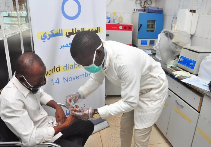 ‏⁧‫رابطة العالم الإسلامي‬⁩ تحيي اليوم العالمي لمرضى السكر‬⁩ بتنظيم فعاليات وأنشطة علمية للكادر الطبي بالمستشفيات التابعة لها في أفريقيا.