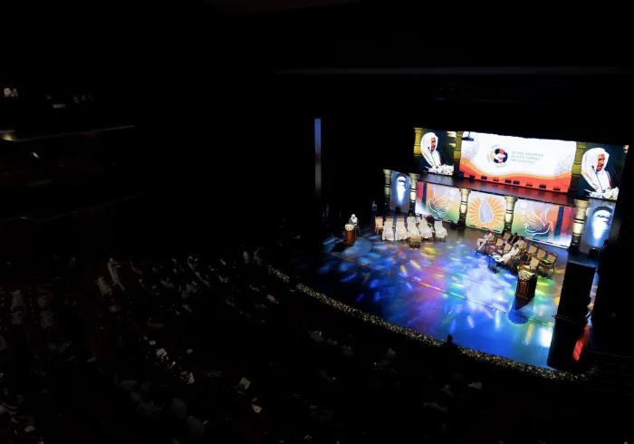 رابطہ عالم اسلامی  کے زیر انتظام صدرِ مملکت اور مذہبی رہنماؤں کی شرکت کے ساتھ  سری لنکا میں بین المذاہب امن سربراہ کانفرنس کا افتتاح