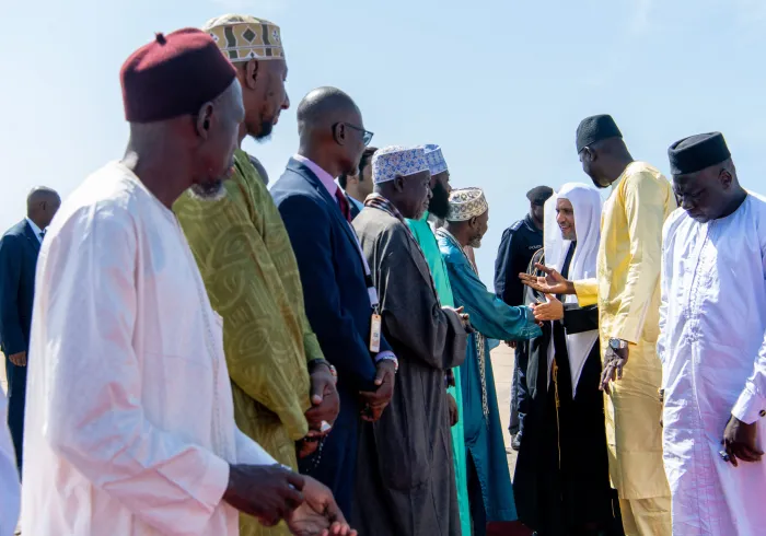 Atas undangan Presiden Gambia: Yang Mulia Sekretaris Jenderal, Ketua Asosiasi Ulama Muslim, Syekh Dr.  Alissa  tiba di Gambia, ia disambut oleh Wakil Presiden Tuan. Badara Joof, beberapa Mufti dan ulama Afrika, serta sejumlah menteri.
