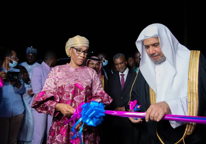 Dr.  Alissa  meresmikan Fasilitas Medis Al-Salam di ibu kota Gambia, Banjul, di hadapan Ibu Negara Fatoumatta Bah-Barrow dan beberapa pejabat pemerintah, dan ini adalah proyek yang akan berkontribusi untuk meningkatkan pelayanan kesehatan bagi masyarakat Gambia.