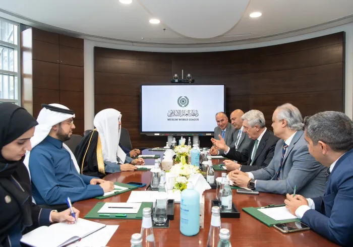 Sekjen LMD, Syekh Dr.Mhmd Alissa menerima Komisaris Tinggi PBB untuk Pengungsi, Tn. Filippo Grandi, di kantornya di Riyadh. Mereka membahas kondisi pengungsi agar terus memberi mereka dukungan & perlindungan, dan cara untuk memperkuat kemitraan jangka pa