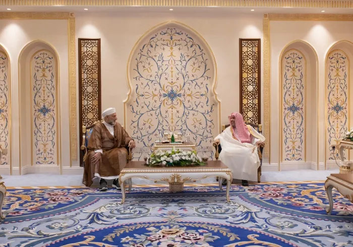 ‏استقبل معالي الأمين العام، رئيس هيئة علماء المسلمين، فضيلة الشيخ د. ⁧‫محمد العيسى‬⁩ في مقر الرابطة بمكة المكرمة، وفد المجمع الفقهي العراقي برئاسة فضيلة الشيخ د. ضياء الدين عبدالله الصالح