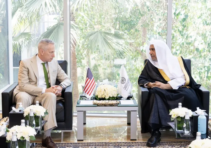 Le Secrétaire général de la LIM, Président de l'Organisation des savants musulmans, cheikh  Mohammad Alissa, a rencontré dans son bureau à Riyad, l'Ambassadeur des États-Unis d'Amérique au Royaume d'Arabie Saoudite, M. Michael Allen Ratney