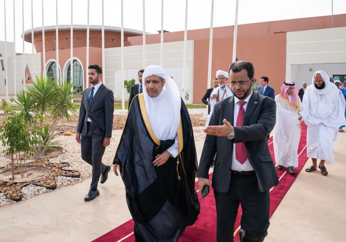 معالي الأمين العام، رئيس هيئة علماء المسلمين، فضيلة الشيخ د. ⁧‫محمد العيسى‬⁩ ‬⁩ يصل إلى جمهورية موريتانيا الإسلامية، على رأس وفد من رابطة العالم الإسلامي