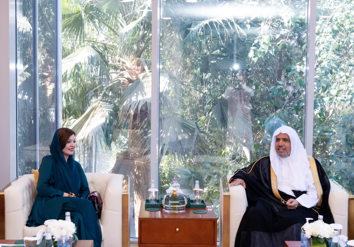 Yang Mulia Sekretaris Jenderal LMD, Ketua Asosiasi Ulama Muslim, Syekh Dr. Mohammed Al-issa , bertemu di kantornya di Riyadh dengan Yang Mulia Penasihat Khusus Perdana Menteri Pakistan untuk Urusan Perempuan