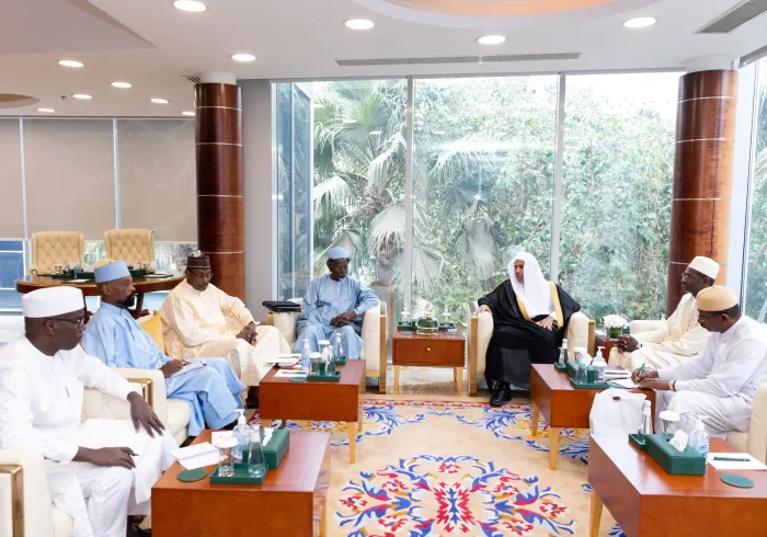 Yang Mulia Sekretaris Jenderal LMD, Ketua Asosiasi Ulama Muslim, Syekh Dr. Mohammed Al-issa     menyambut delegasi dari Republik Chad