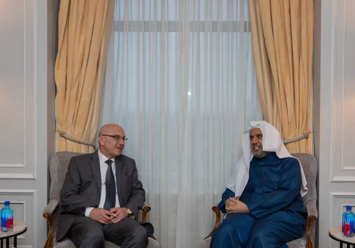 Yang Mulia Sekretaris Jenderal LMD, Ketua Asosiasi Ulama Muslim, Syekh Dr.  Mohammed Al-issa  , di kediamannya di New York, menerima delegasi PBB untuk memerangi terorisme, yang dipimpin oleh Wakil Sekretaris Jenderal, Kepala Kantor Penanggulangan Terorisme Perserikatan Bangsa-Bangsa, Tuan Vladimir Voronkov