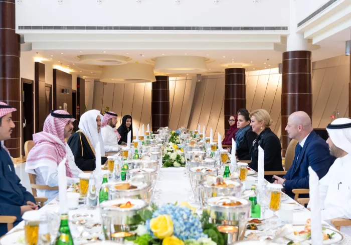 Sekjen, Ketua Asosiasi Ulama Muslim, Dr.Mhmd Alissa , menerima mantan Presiden Kroasia & aktivis perdamaian global, Ny. Kolinda Grabar, di kantornya di Riyadh.