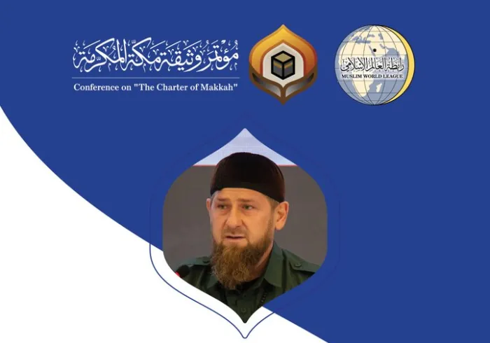 Ramzan Kadyrov parlant devant