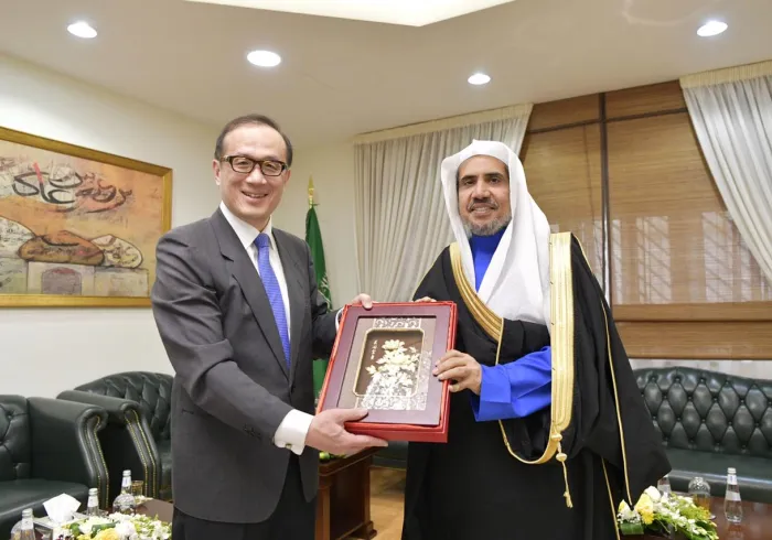 رابطہ عالم اسلامی کے سیکرٹری جنرل عزت مآب شیخ ڈاکٹر محمد العیسی نے سیکرٹریٹ آفس ریاض میں سنگاپور وزارت خارجہ اور دفاع کے سینئر وزراء اور ان کے ہمراہ وفد کا استقبال کیا