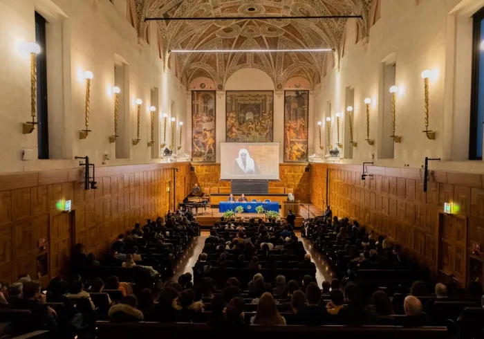 بدعوة من أكبر أكاديمية من نوعها في أوروبا بتخصصات علمية وإنسانية