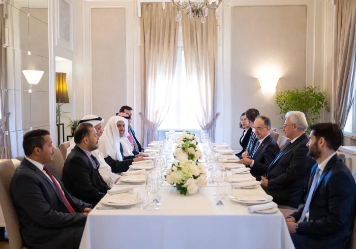 البانیہ کے صدر محترم نے سیکرٹری جنرل رابطہ اور چیئرمین مسلم علماء کونسل عزت مآب شيخ ڈاکٹر محمد العیسی  کے اعزاز میں ظہرانے کا اہتمام کیا۔ 