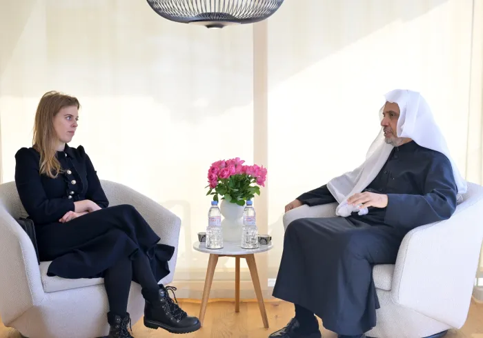 H.E. Sheikh Dr. Mohammed Al-Issa, Secretary-General, met at his residence with Her Royal Highness Princess Beatrice of York