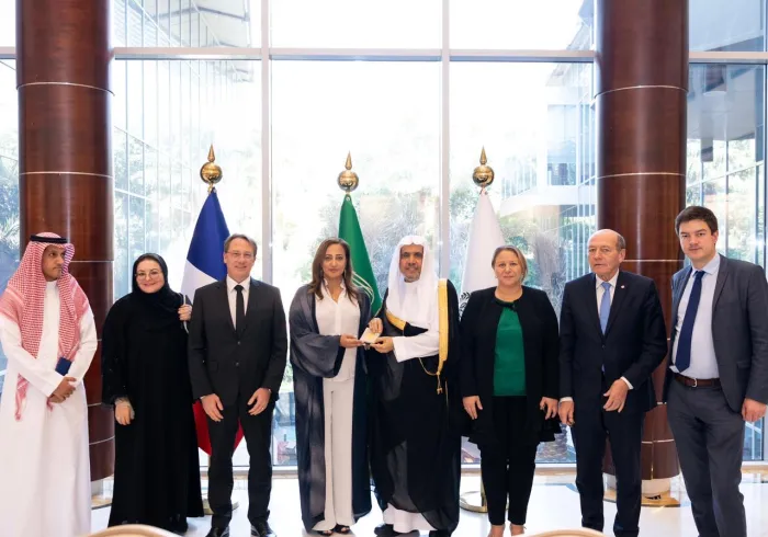 د. العيسى يلتقي وفدًا برلمانيًّا فرنسيًّا