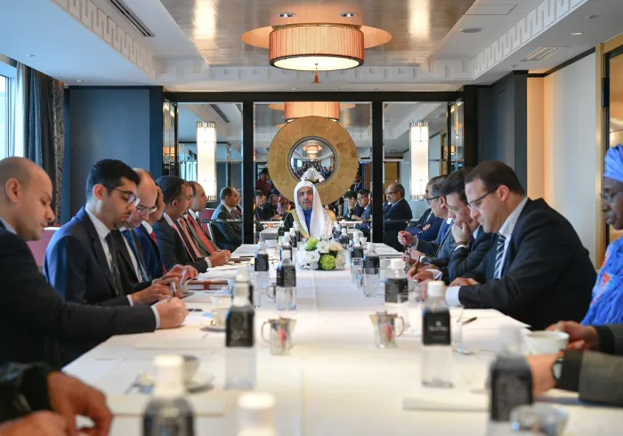 le Secrétaire Général de la LIM a tenu un dialogue approfondi autour d'un certain nombre de sujets d’intérêt commun avec les Ambassadeurs en service sur place qui louèrent le contenu et la transparence des discussions