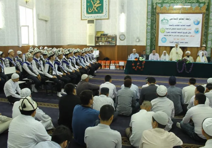 La LIM a organisé avec l’OMCS la cérémonie de fin d’étude des étudiants de l’institut Abdallah bin Abass au Kirghizistan pour 47 étudiants en présence du grand Mufti Cheikh Maksatbek Azhy Toktomushev