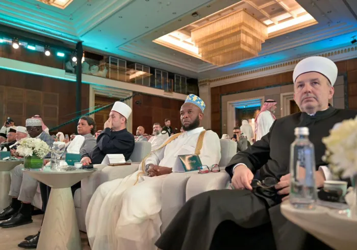 “Minhaj” merupakan yang pertama dari jenisnya dalam sejarah Islam dengan payung otoritas syar’i yang begitu luas, yang menaungi para ulama umat Islam, anggota Majelis, Badan, dan Dewan yang berafiliasi dengan Liga Muslim Dunia