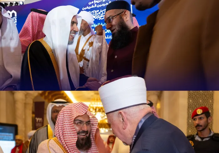 La plataforma ConstruyendoPuentesEntreLasEscuelas , desde la Sagrada Mezquita de La Meca, donde se encuentra la Qibla unificadora: