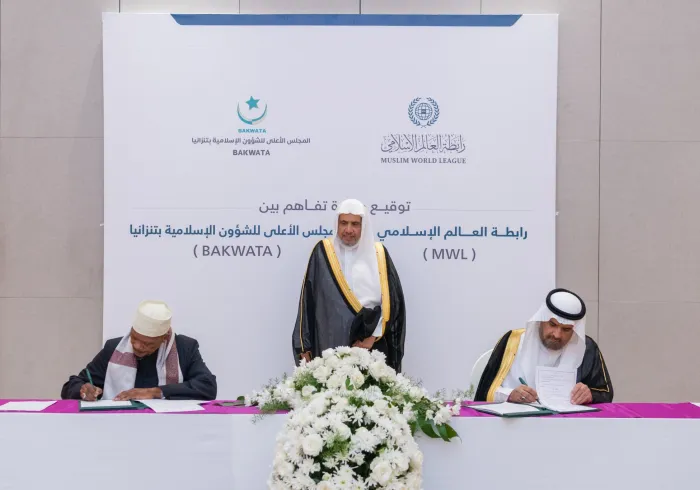 «انتشار مضامین ⁧سند مکه مکرمه⁩، فعال‌سازی و آموزش آن» از مهم‌ترین بندهای آن است: جناب دبیرکل و رئیس انجمن علمای مسلمان، آقای دکتر شیخ ⁧محمد العیسی⁩ در جریان سفر اخیر خود به جمهوری تانزانیا