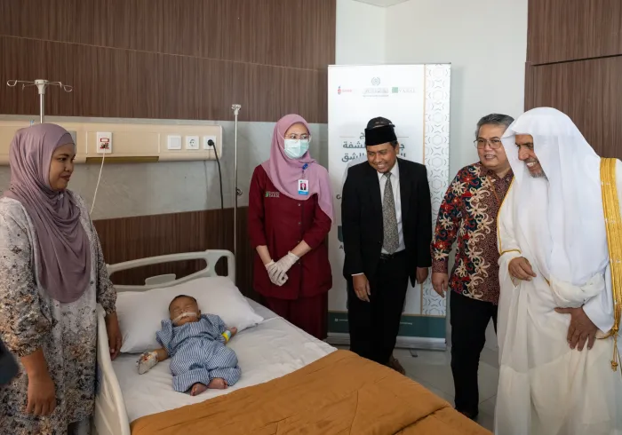H.E. Sheikh Dr. Mohammed Al-Issa, conducted visits to a number of health initiatives in Indonesian hospitals sponsored by the MWL