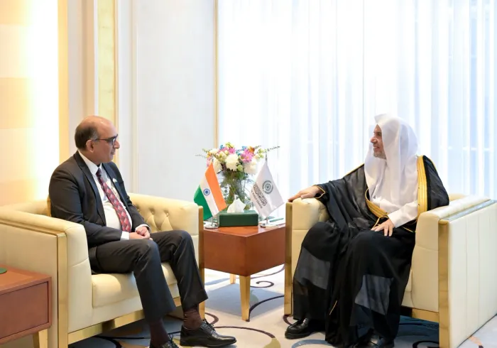 جناب آقای دکتر شیخ محمد العیسی ، دبیرکل سازمان همبستگی جهان اسلام ورئیس انجمن علمای مسلمان، در دفتر خود در ریاض، از جناب آقای فيبول سفیر جمهوری هند در مملكت عربستان سعودی، استقبال کرد