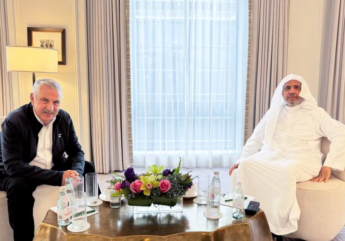 استقبل معالي الشيخ د.⁧‫محمد العيسى‬⁩ ⁦‬⁩، في مقرّ إقامته، الكاتبَ الأمريكي توماس فريدمان، كما استقبلَ في مقر إقامته -أيضًا- الرئيسَ التنفيذيّ لصحيفة واشنطن بوست، السيد ويليام لويس.