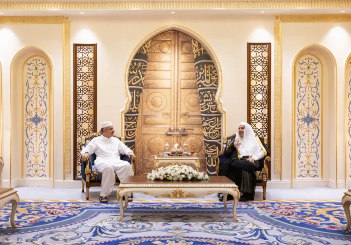 Yang Mulia Sekretaris Jenderal LMD, Ketua Organisasi Ulama Muslim, Syekh Dr. Mohammed Alissa, menerima kunjungan Yang Mulia Ketua Mahkamah Agung Republik Islam Pakistan, Hakim Yahya Afridi, pada malam hari ini.