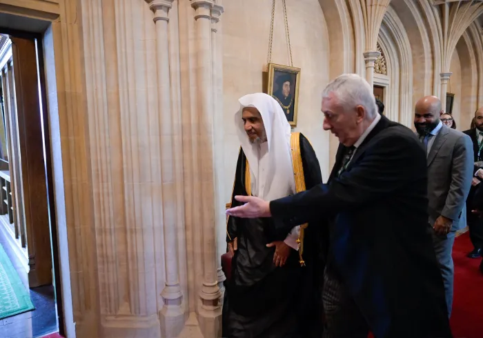 Le Secrétaire général, Président de l’Organisation des savants musulmans, cheikh Mohammed Al-Issa, a rencontré le Président de la Chambre des communes, Sir Lindsay Hoyle, dans son bureau à Westminster