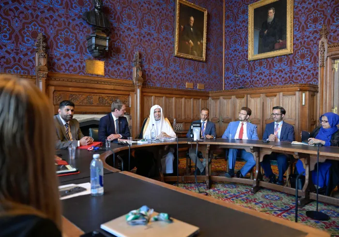 نخستین دیدار از نوع خود با یک مرجع دینی اسلامی:  رئیس و اعضای ارشد پارلمان بریتانیا از دبیرکل سازمان همبستگی جهان اسلام استقبال کردند