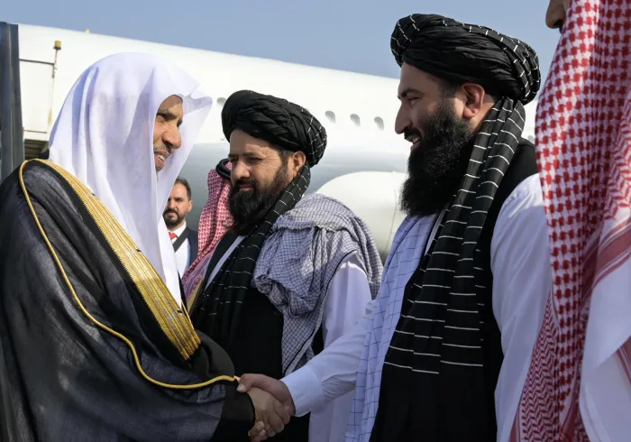 cheikh Mohammed Al-Issa, est arrivé dans la capitale afghane Kaboul pour une visite officielle au cours de laquelle il rencontrera de hauts dirigeants gouvernementaux et des oulémas.