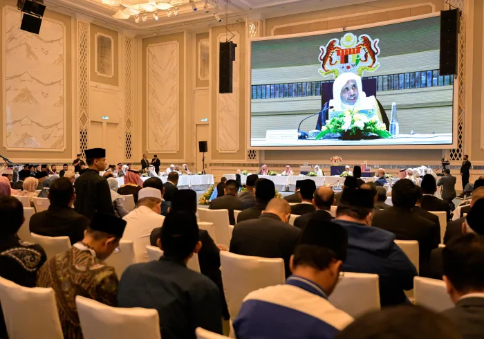 As part of the First Forum for Fiqh Scholars: “Teaching Islamic Fiqh and Cultivating the Faqih: Guiding Principles and Frameworks,” prominent fiqh scholars of the Ummah convene in Malaysia under the umbrella of the Islamic Fiqh Council, affiliated with the Muslim World League.