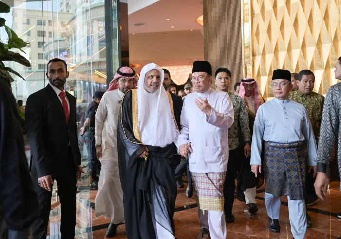 H.E. Dato’ Sri Anwar Ibrahim, Prime Minister of Malaysia and H.E. Sheikh Dr. Mohammed Al-Issa, Secretary-General of the MWL inaugurated the Second International Summit of Religious Leaders, titled “The Role of Religious Leaders in Resolving Conflicts.”