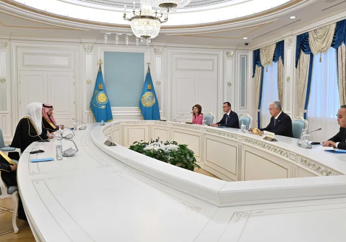 رئیس‌جمهور قزاقستان بالاترین نشان جمهوری را به دبیرکل سازمان همبستگی جهان اسلام اعطا کرد