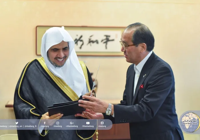 ‏عمدة مدينة هيروشيما يلتقي معالي الأمين العام د. محمد العيسى ويقدم سجل اعتماد معاليه عضواً في "المنظمة العالمية للسلام" بهيروشيما