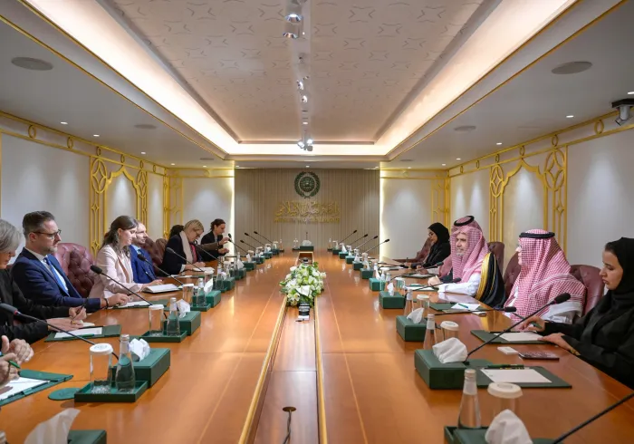 Yang Mulia Sekretaris Jenderal LMD, Ketua Organisasi Ulama Muslim, Syekh Dr. Mohammed Alissa , menerima kunjungan delegasi para tokoh intelektual Jerman dari berbagai pusat penelitian dan pemikiran