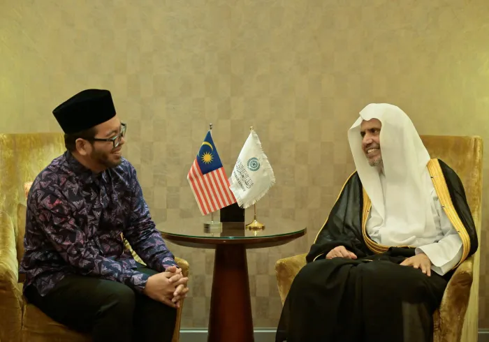 Dalam rangka kunjungannya ke Kerajaan Malaysia untuk melaksanakan sejumlah program pelayanan Al-Qur'an dan Sunnah, serta menyaksikan penandatanganan beberapa kesepakatan di ibu kota Malaysia, "Kuala Lumpur"