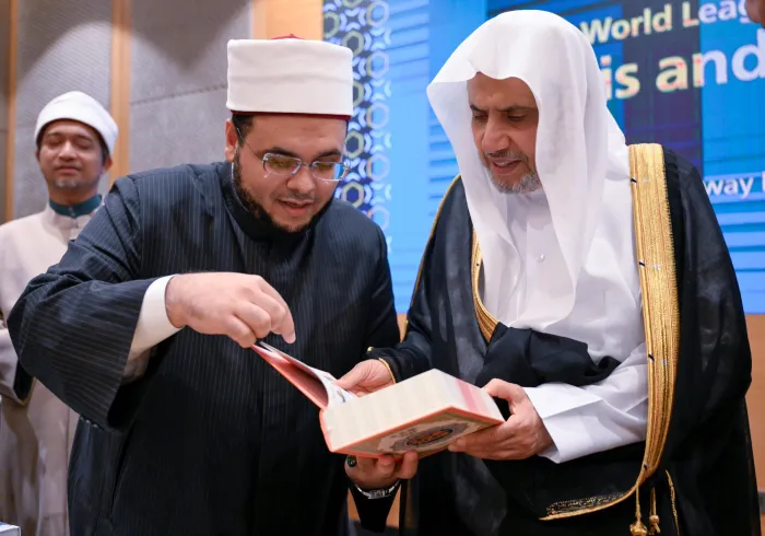 Di ibu kota Malaysia, "Kuala Lumpur", Yang Mulia Sekretaris Jenderal LMD, Ketua Organisasi Ulama Muslim, Syekh Dr. Mohammed Alissa , mengadakan pertemuan dengan para ulama senior Malaysia dari seluruh negara bagian.